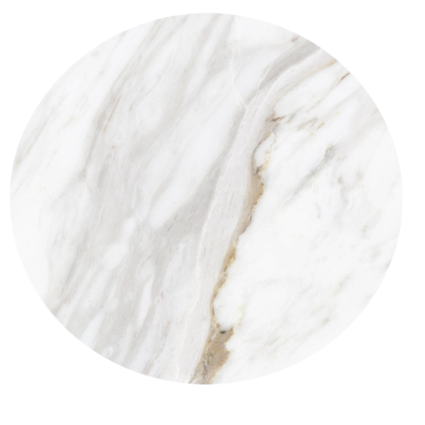 Weißer Carrara-Statuario-Marmor-Hintergrund, mit roten Venen wie Calacatta-glänzender Marbel mit grauen Streifen.